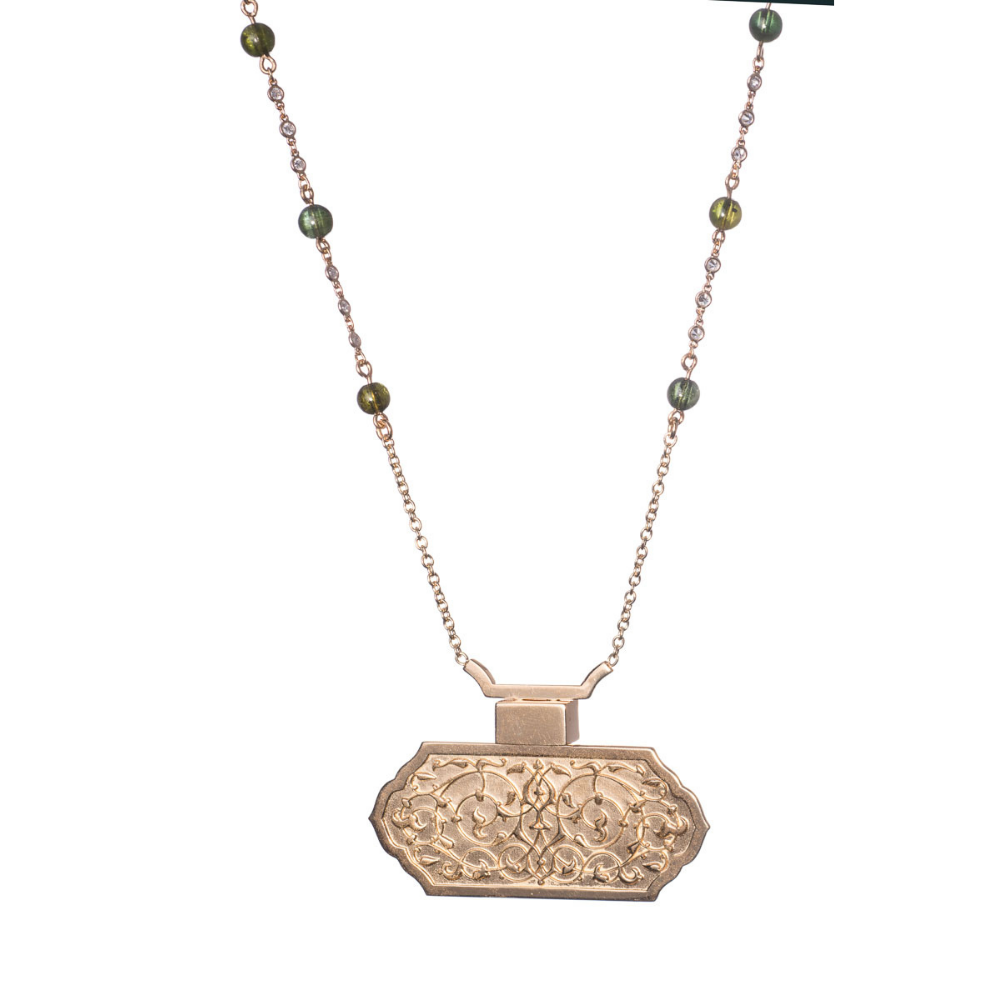 18-karat gold Hat-ı Asil necklace with green enamel calligraphy and diamond details