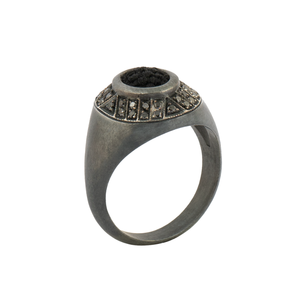 925 sterling silver ring with a Kabe-i Şerif motif and a geometric, elegant design.