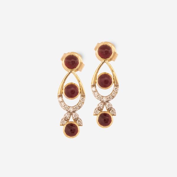 18K Gold Diamond Ruby Chain Earrings 18-karat gold and diamond earrings with three ruby (or red) drop stones, dangling in a tiered design.
