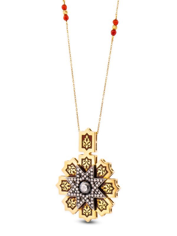 Saray sanatı motifli pırlanta taşlarla bezeli katmanlı 18 ayar altın kolye ucu