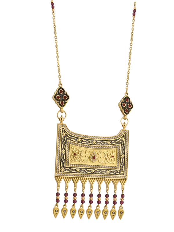 Doğal yakut ve pırlanta taşlı dikey işlemeli 18 ayar altın kolye ucu tasarımı