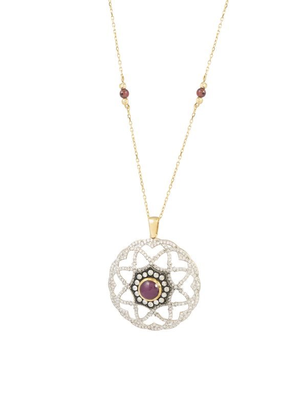 Mihrap formunda doğal yakut, siyah ve beyaz pırlanta taşlı 18 ayar altın kolye ucu