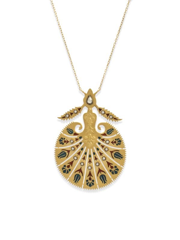 Tavuskuşu formu üzerinde pırlanta ve mine işlemeli 18 ayar altın kolye ucu