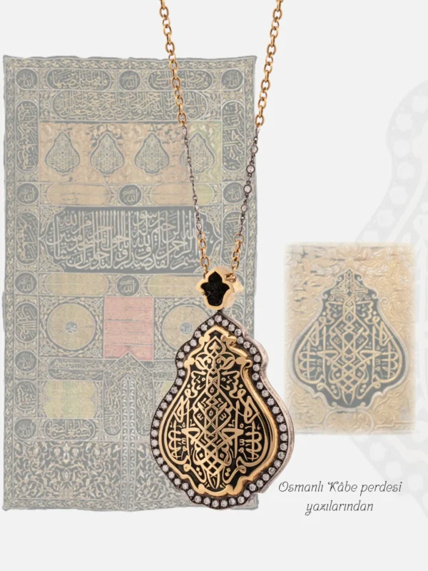 Birlik temasını simgeleyen iç içe geçmiş Kabe örtüsü motifli 18 ayar altın kolye