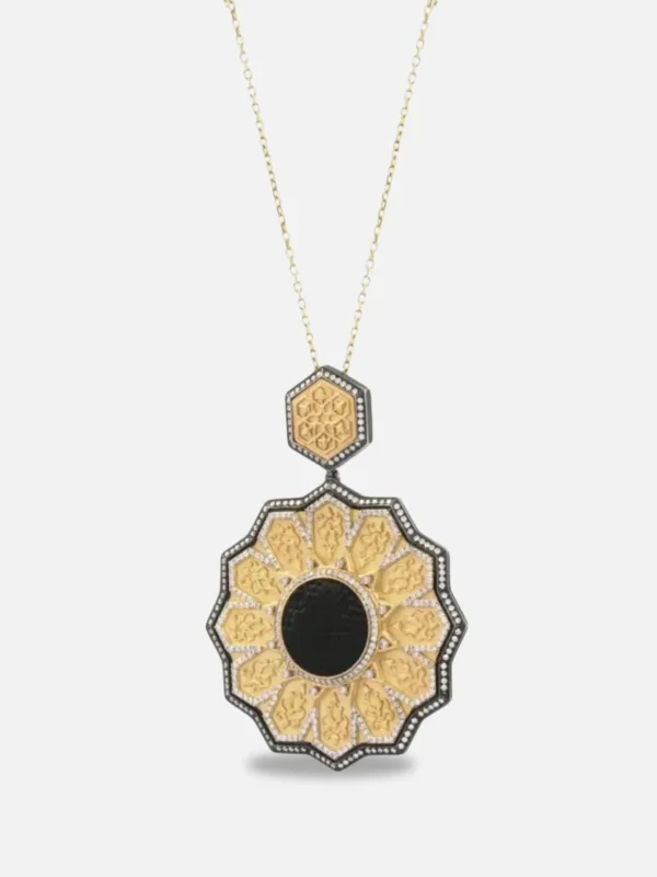 Siyah abanoz üzerine pırlanta taşlı Selçuklu motifli 18 ayar altın kolye ucu