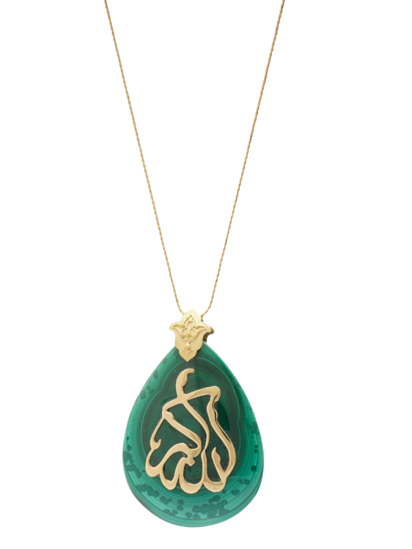 Doğal malakit taşı üzerine 18 ayar altın Allah yazılı hat sanatı işlenmiş kolye