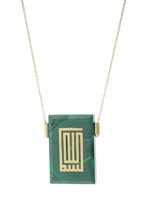 Doğal malakit taşı üzerine 18 ayar altın Kufi hat sanatı işlenmiş kolye tasarımı