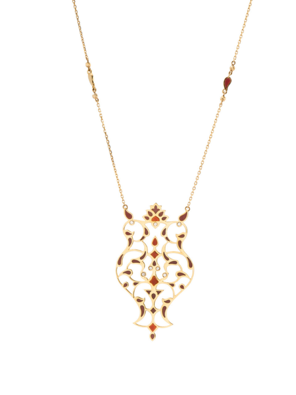 Bordo mine işlemeli, palmet motifli ve pırlanta detaylı vazo (amfora) formunda 18 ayar altın Anadolu kolye.