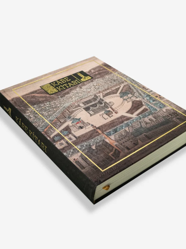 Kâbe'nin tarihini, mimari restorasyonlarını ve kutsal örtülerin (kiswah) gelişimini anlatan ciltli prestij kitap.