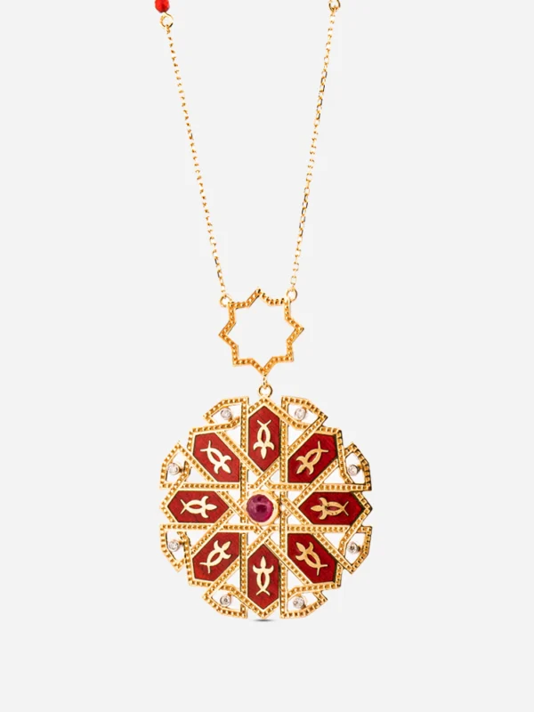 18 ayar altın pırlantalı ve yakutlu Kervansaray Yıldızı kolye, İpek Yolu koleksiyonu sekiz köşeli yıldız formlu mücevher tasarımı.