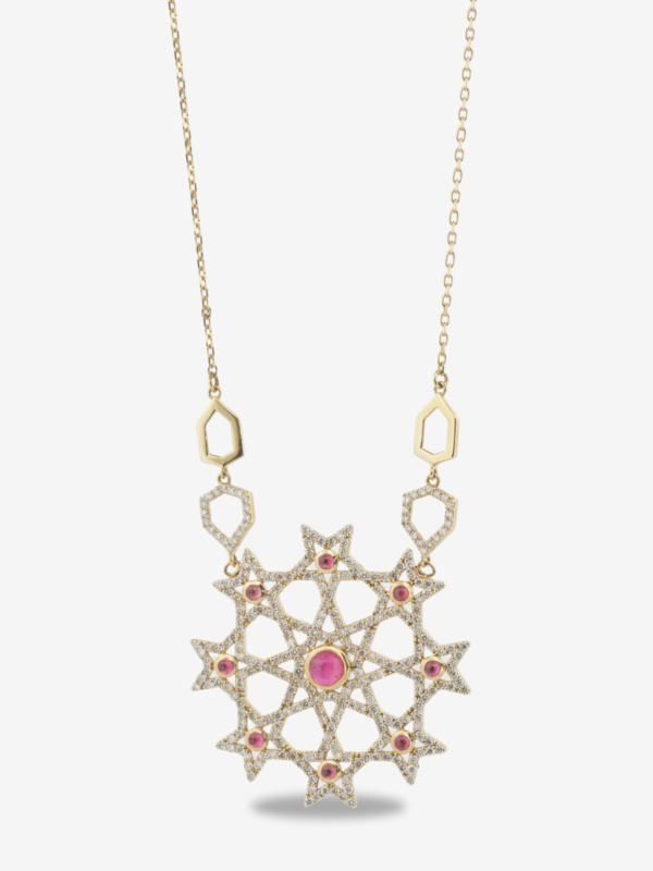 18 ayar altın pırlantalı ve yakutlu Sahra Yıldızı kolye ucu, sekiz köşeli geometrik Selçuklu yıldızı formu.